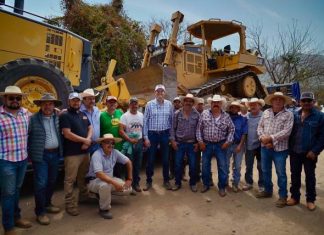 Arranca Alfonso Martínez rehabilitación de camino saca cosecha en Chiquimitío