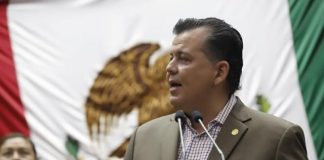 Propone Memo Valencia renovar placas cada diez años en Michoacán