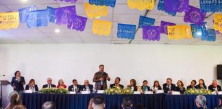 Julio Arreola da la bienvenida a la 39ª Convención Distrital del Club de Leones en Pátzcuaro