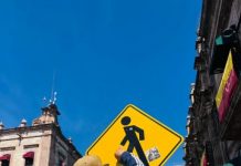 Gobierno de Morelia refuerza mantenimiento de señalética en el Centro Histórico