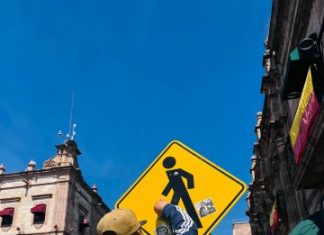 Gobierno de Morelia refuerza mantenimiento de señalética en el Centro Histórico