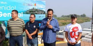 Julio Arreola da banderazo a campaña de limpieza en Janitzio por el Día Mundial del Reciclaje