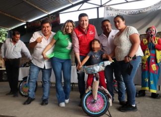 Reconoce Vicente Gómez a la niñez y a las mamás con festejos en el Distrito XIX