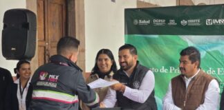Reconoce Gobierno de Pátzcuaro labor de enfermeras y enfermeros con estampilla conmemorativa