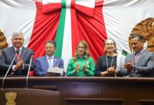 Recibe Colegio de Notarios, presea Melchor Ocampo otorgada por el Congreso de Michoacán