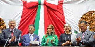 Recibe Colegio de Notarios, presea Melchor Ocampo otorgada por el Congreso de Michoacán