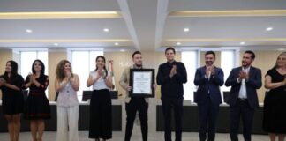 Alfonso Martínez reconoce el legado del primer actor Manuel Guízar