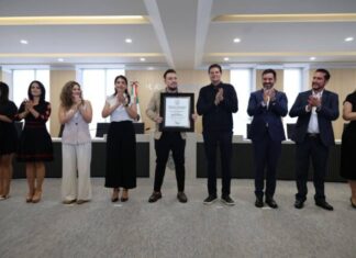 Alfonso Martínez reconoce el legado del primer actor Manuel Guízar