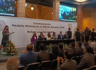 Educación, pilar para tener un mejor porvenir; entrega Congreso, Medalla al Mérito Docente