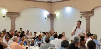 Se reúne Alfonso Martínez con integrantes del Consejo Coordinador Empresarial de Apatzingán