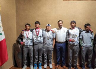 Julio Arreola reconoce a jóvenes deportistas de Urandén que triunfaron en la Olimpiada Nacional 2025