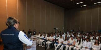 Yarabí Ávila llama a estudiantes a realizar su servicio social con vocación de servir