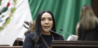 Adriana Campos propone homenajear a los migrantes michoacanos con inscripción en el muro con letras doradas del Congreso