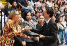 A construir proyectos y a trabajar en equipo, insta Yarabí Ávila a egresados de Bachillerato