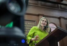 Plantea Brissa Arroyo que por ley se aplique la licencia de paternidad de manera obligatoria