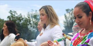Diputada Brissa Arroyo recibe Bastón de Mando de los Pueblos Originarios