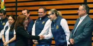 Yarabí Ávila reconoce a estudiantes que realizarán su servicio social en las comunidades que más lo necesitan