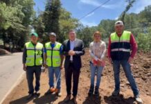 Celebra Vicente Gómez la realización de obras de rehabilitación carretera en el distrito XIX