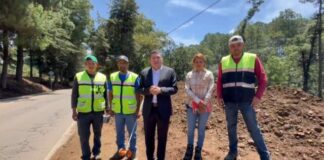 Celebra Vicente Gómez la realización de obras de rehabilitación carretera en el distrito XIX