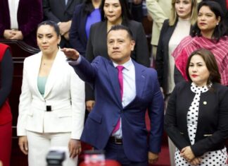 Designa Congreso, tras votación, a Carlos Torres Piña como titular de la FGE
