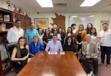 Alfonso Martínez dialoga y construye con jóvenes migrantes