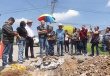 Adolfo Torres atiende solicitud de habitantes de La Aldea para mejora del servicio de agua potable