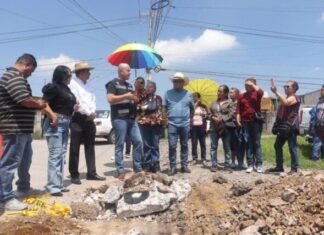 Adolfo Torres atiende solicitud de habitantes de La Aldea para mejora del servicio de agua potable