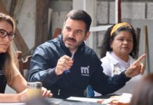 Yankel Benítez acompaña a vecinos de colonia Ríos Mexicanos en gestiones ante CFE