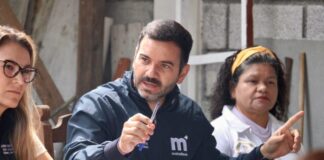 Yankel Benítez acompaña a vecinos de colonia Ríos Mexicanos en gestiones ante CFE