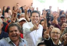 Alfonso Martínez entrega certeza jurídica a miles de familias con el programa de regularización de colonias
