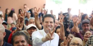 Alfonso Martínez entrega certeza jurídica a miles de familias con el programa de regularización de colonias