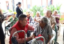 VICENTE GÓMEZ FESTEJA A ABUELAS Y ABUELOS DEL DISTRITO XIX
