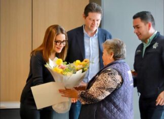 Alfonso Martínez y Paola Delgadillo reconocen a los Adultos Mayores