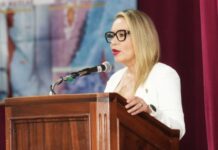 Nicolaitas siguen la ruta de la excelencia profesional; Yarabí Ávila clausura diplomados de Odontología