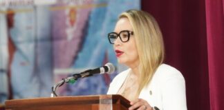 Nicolaitas siguen la ruta de la excelencia profesional; Yarabí Ávila clausura diplomados de Odontología