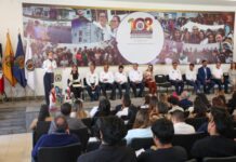 Vivan la Universidad orgullosos de su historia, manifiesta Yarabí Ávila ante estudiantes zamoranos