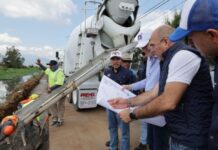Alfonso Martínez construye muro de contención en dren de los Itzícuaros