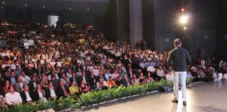 Octavio Ocampo presenta su primer informe en Zitácuaro