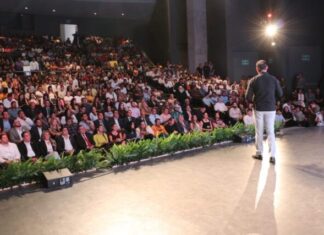 Octavio Ocampo presenta su primer informe en Zitácuaro