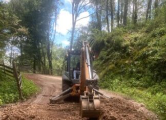 Gobierno de Alfonso Martínez atiende de inmediato obstrucción de caminos rurales tras afectaciones por lluvias