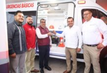 SSM fortalece atención de urgencias con entrega de ambulancias a Aquila y Tuzantla