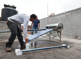 Entrega Alfonso Martínez calentadores solares a familias morelianas