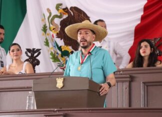 Otorga 76 Legislatura Presea “Constitución de 1814” a Felipe Orlando Aragón Andrade