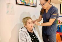 Reciben adultos mayores de Quiroga aparatos auditivos gracias a las gestiones del gobierno municipal