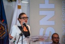 La Facultad de Economía innova y se transforma; Yarabí Ávila asiste al 49 aniversario de la dependencia