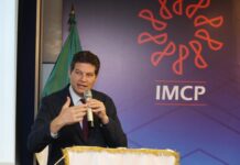 Invita Alfonso Martínez a la participación de profesionistas en la vida pública
