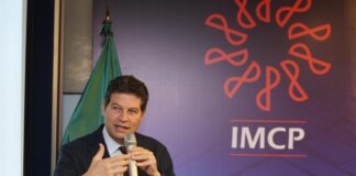 Invita Alfonso Martínez a la participación de profesionistas en la vida pública