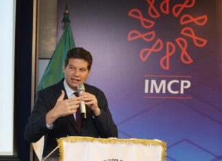 Invita Alfonso Martínez a la participación de profesionistas en la vida pública