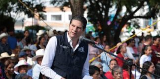Brinda Alfonso Martínez certeza jurídica a colonos de la tenencia Morelos