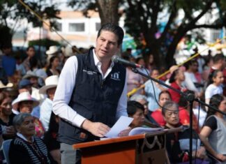 Brinda Alfonso Martínez certeza jurídica a colonos de la tenencia Morelos